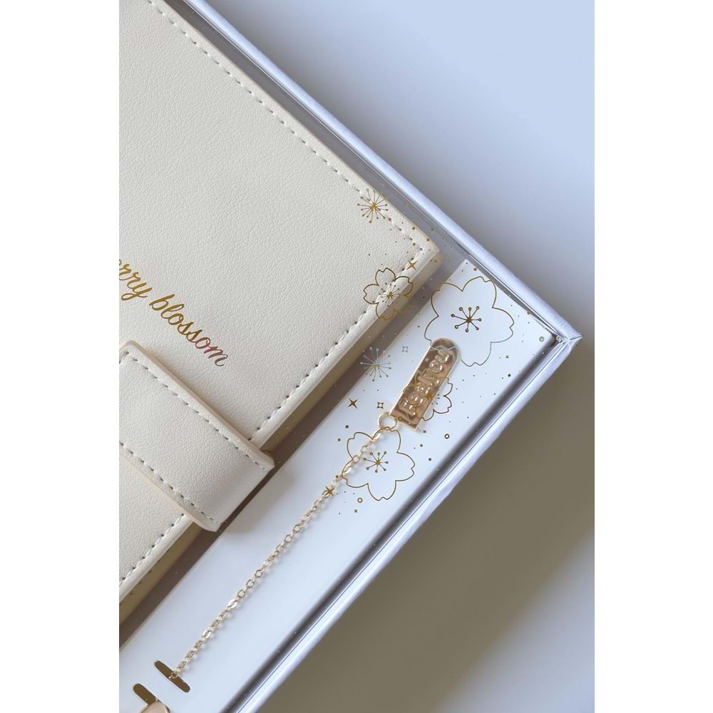 Victoria's Journals Kutulu Defter 13x18 cm 80 gr. Ivory 96 yp. Kitap Ayraçlı Beyaz
